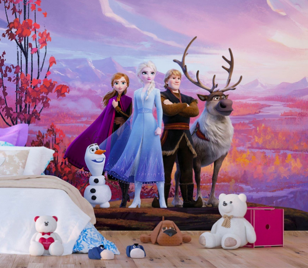 Frozen characters with Olaf and Sven.